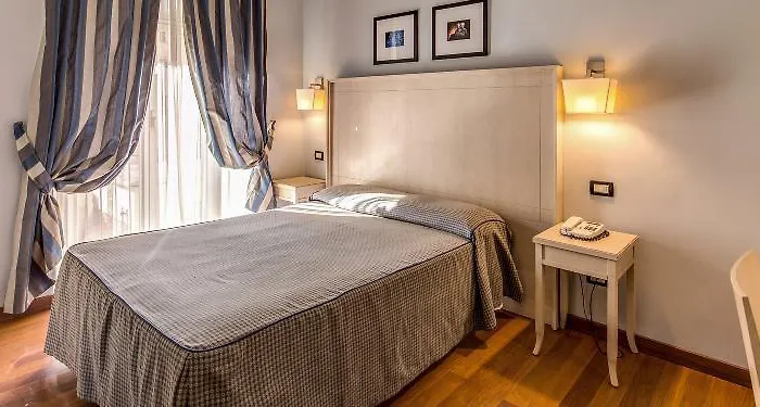 陶尔米纳酒店 2*